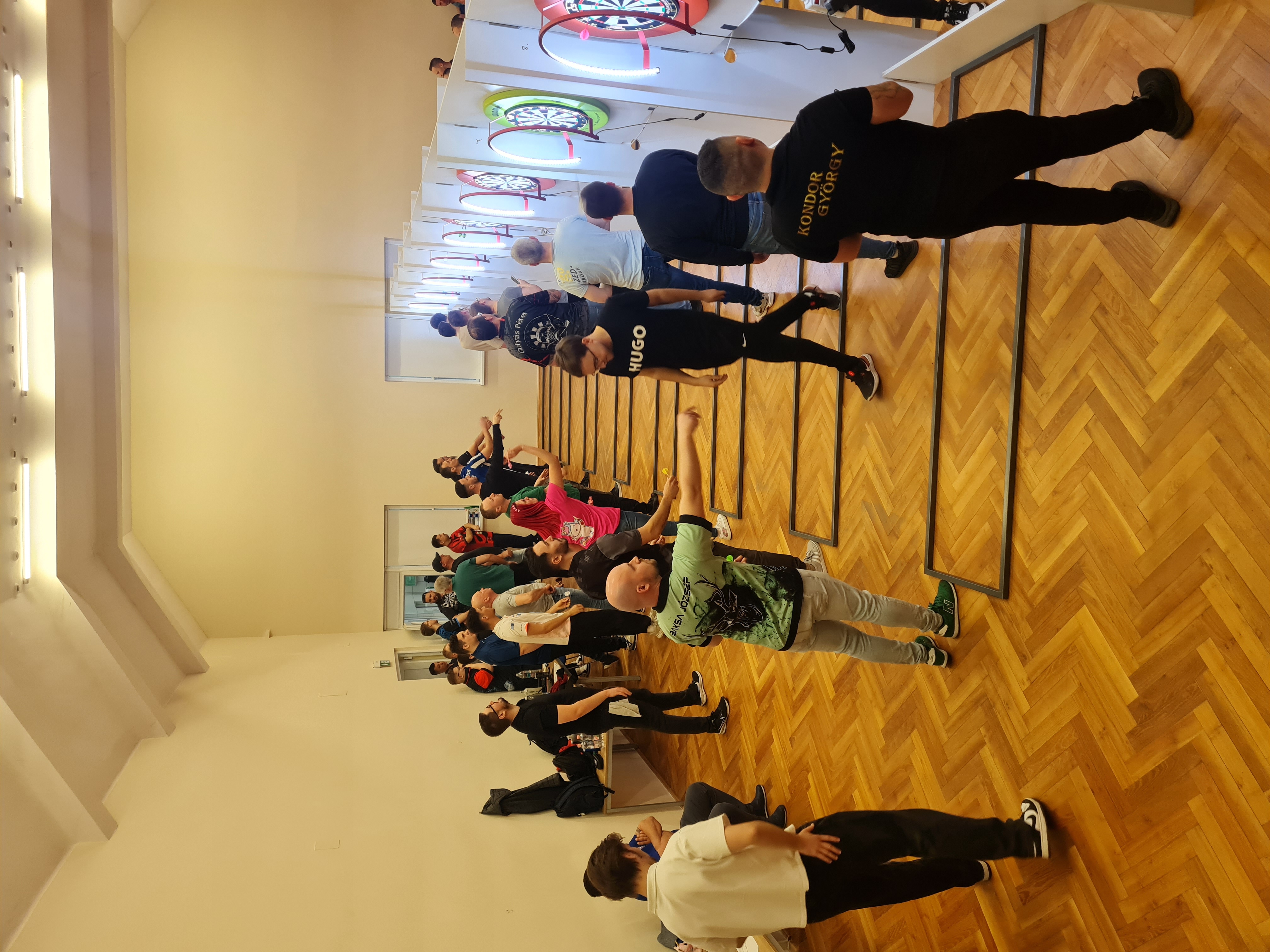 A II. forduló hangulata – népes mezőny a teremben